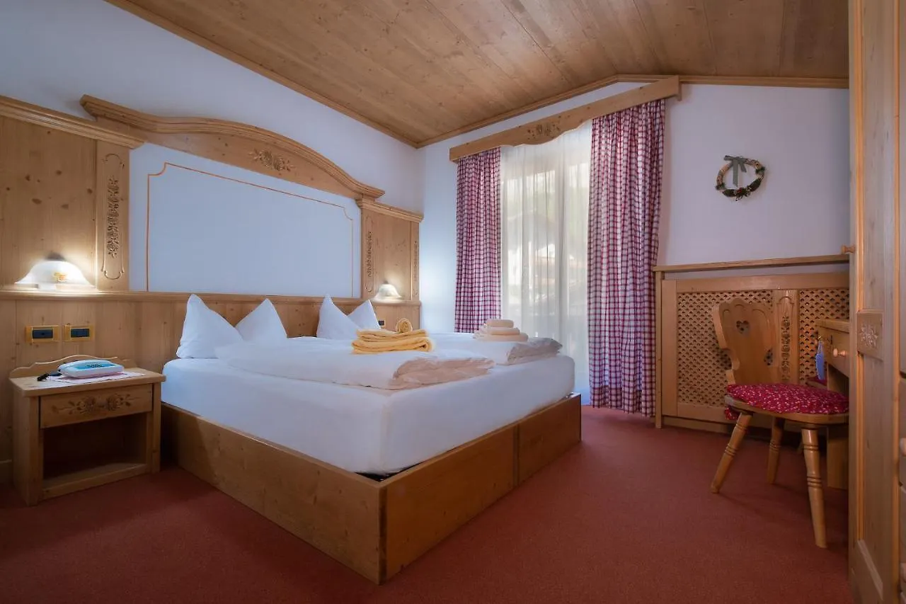 Hotel B&B Monica Arabba 2*,  Italia